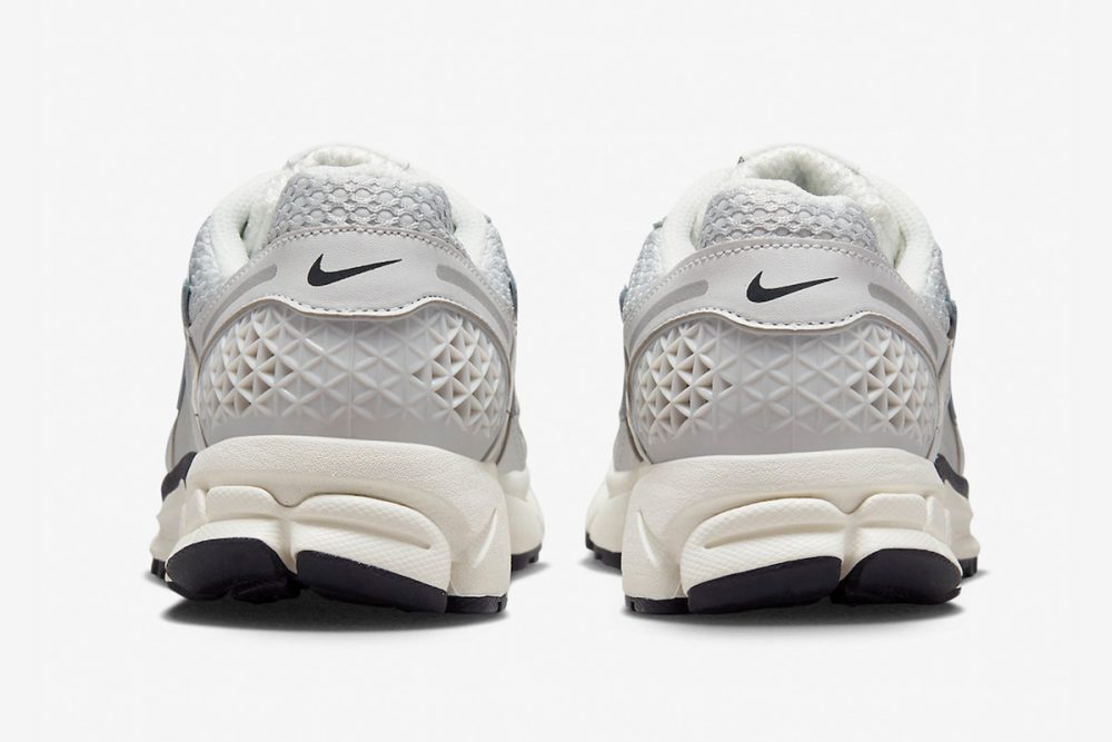 Wmns Nike Air Zoom Vomero 5 'Photon Dust Metallic Silver