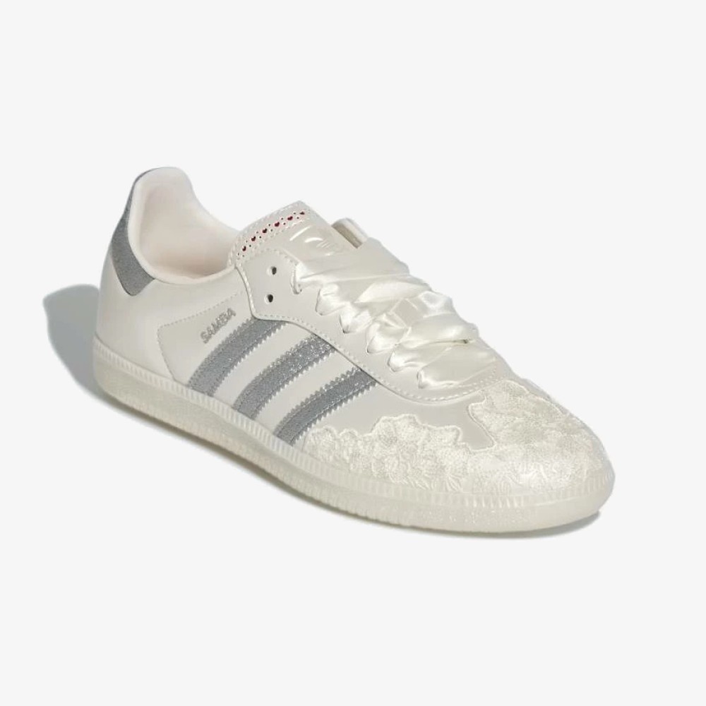 chalk white silver sneaker - Side product view